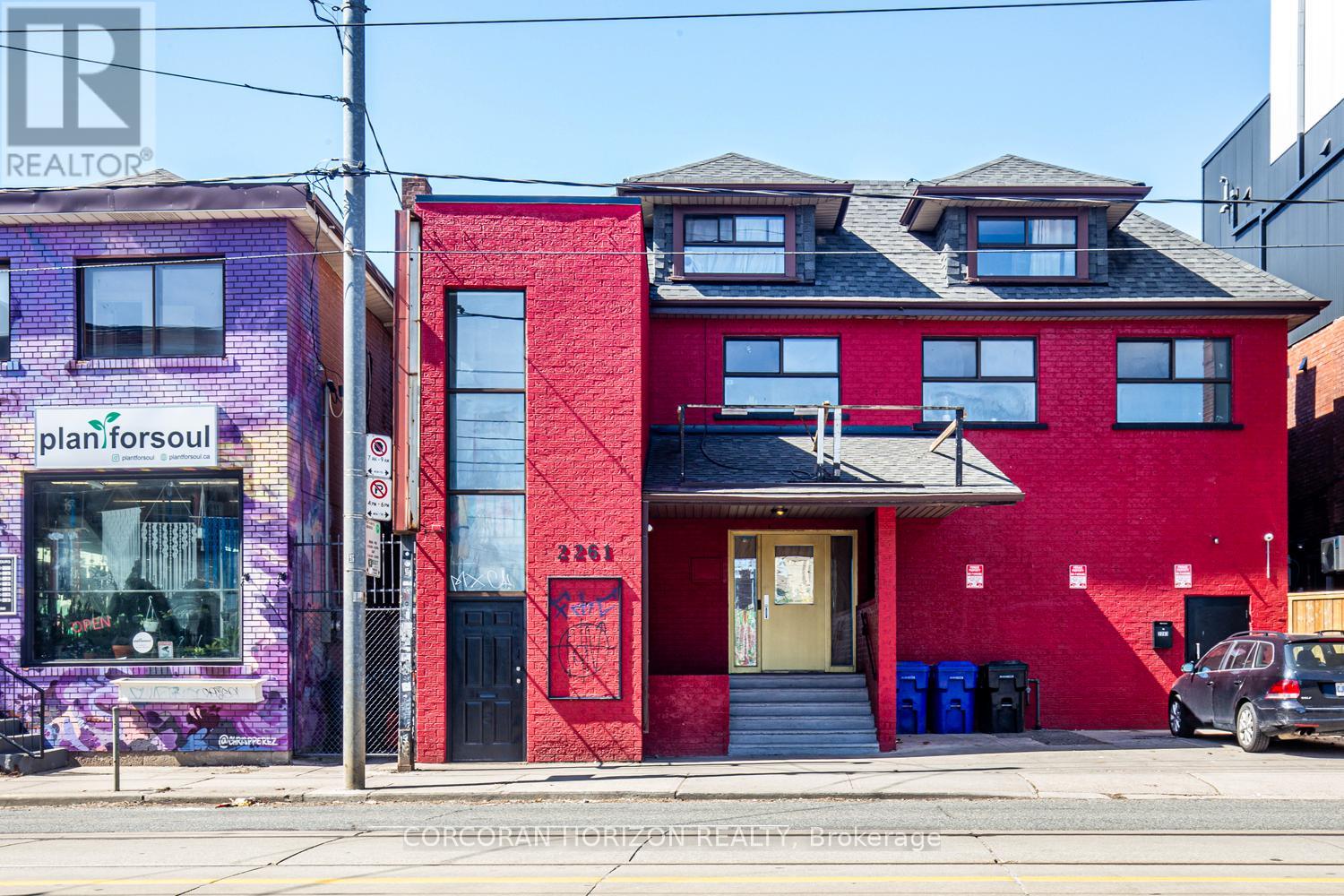 2261 DUNDAS STREET
