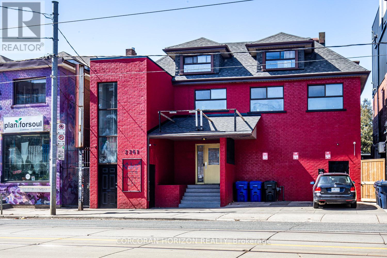 2261 Dundas Street Property Photo 3