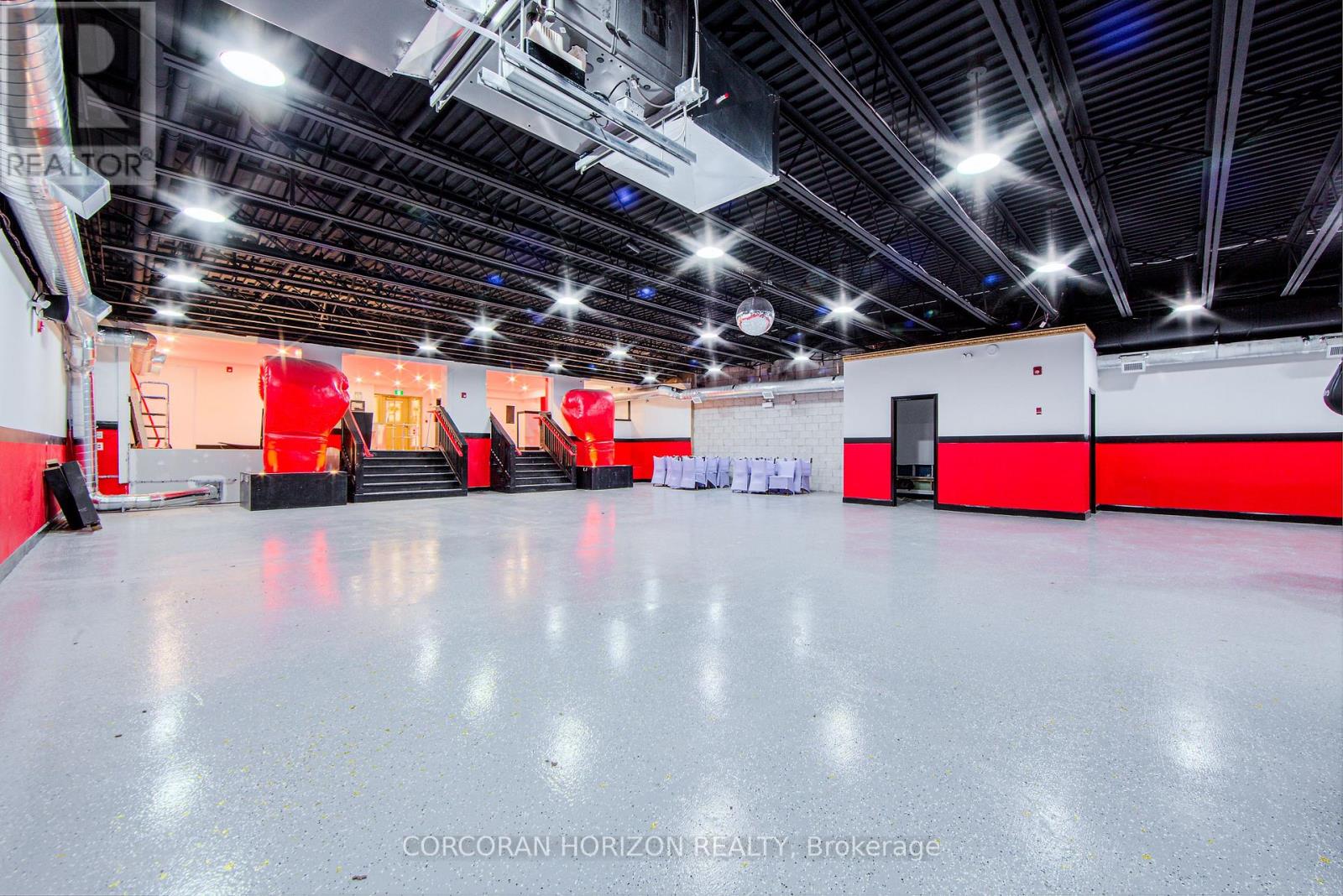 2261 Dundas Street Property Photo 8