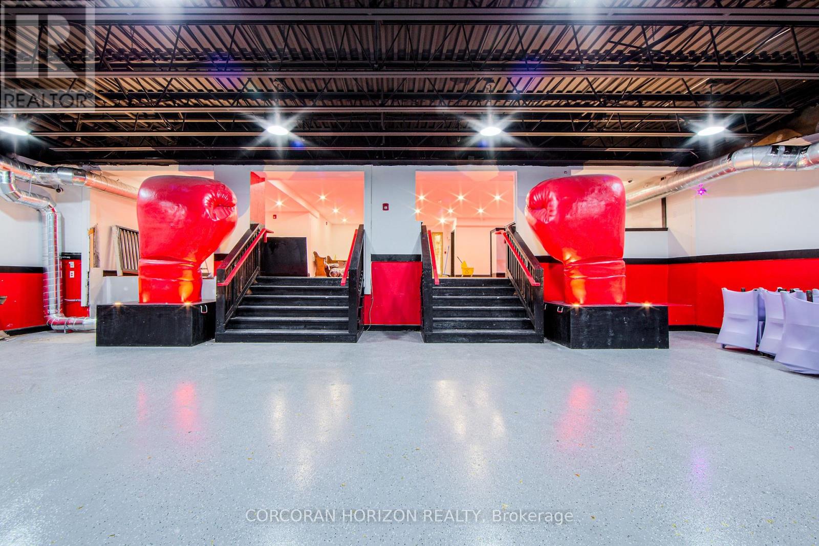 2261 Dundas Street Property Photo 12