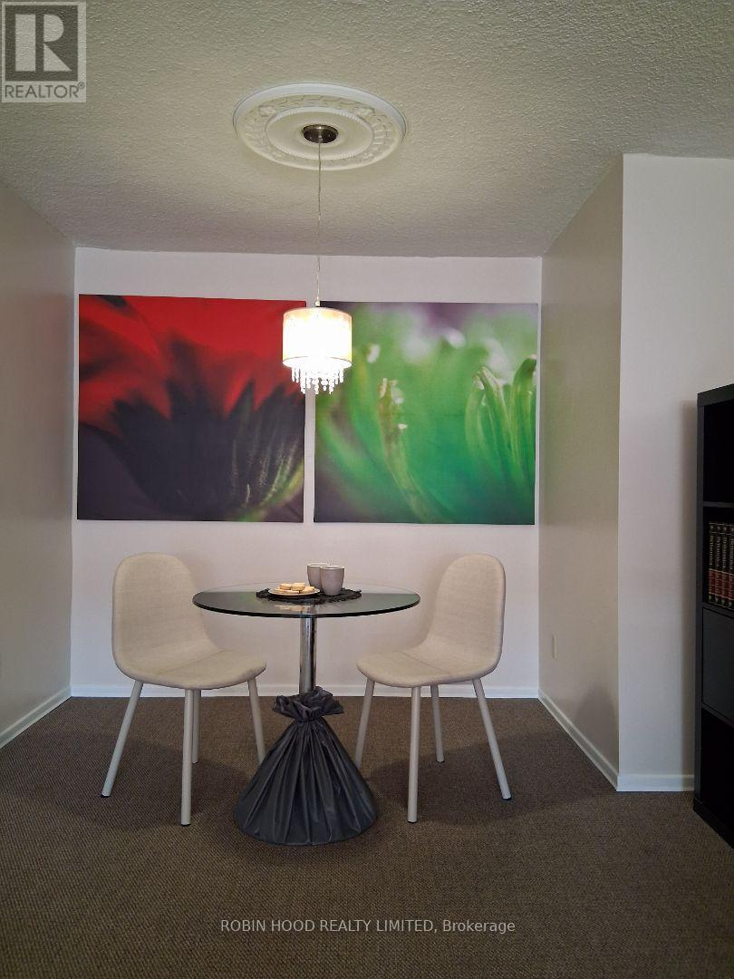 605 - 975 Warwick Court Property Photo 2