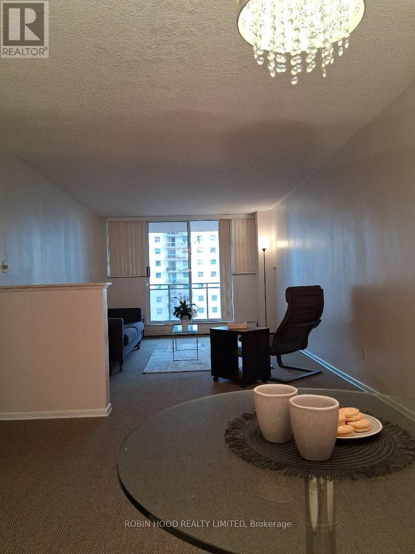 605 - 975 Warwick Court Property Photo 3