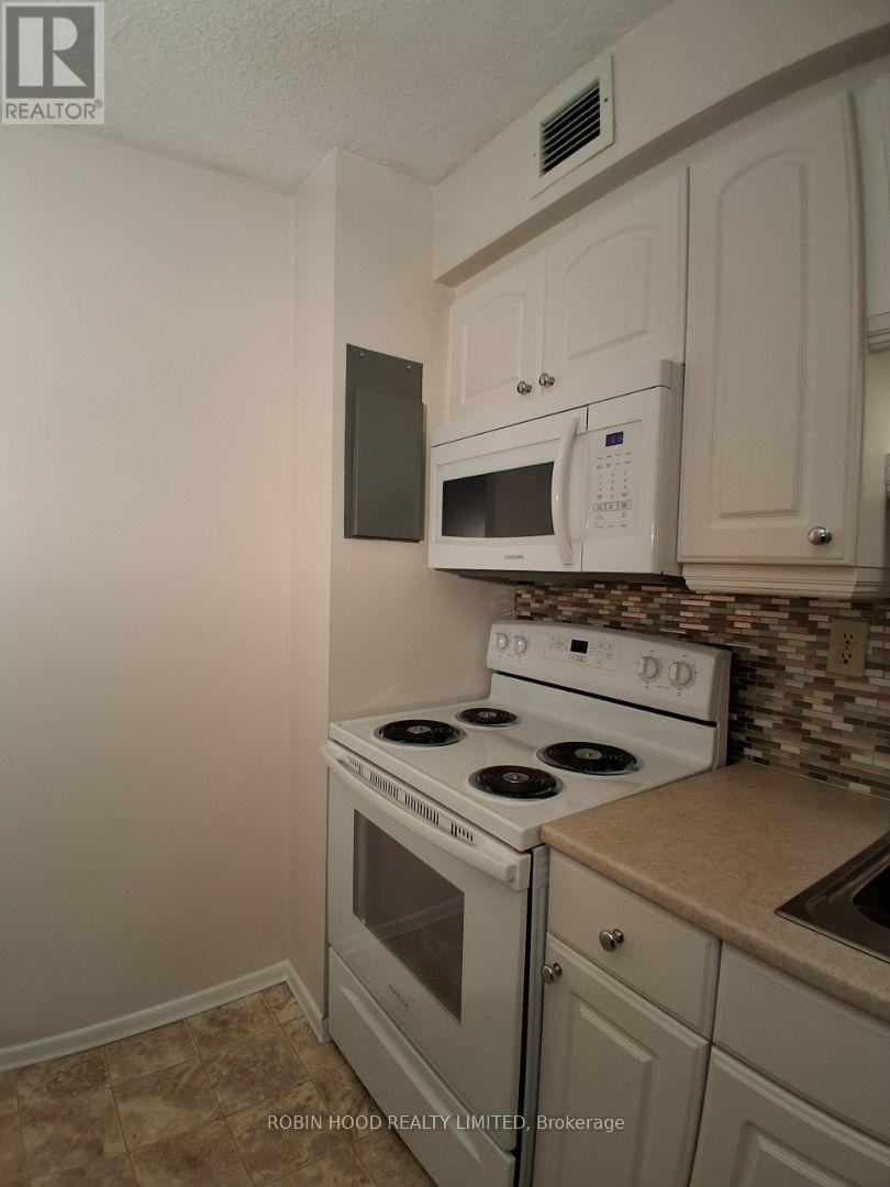 605 - 975 Warwick Court Property Photo 6
