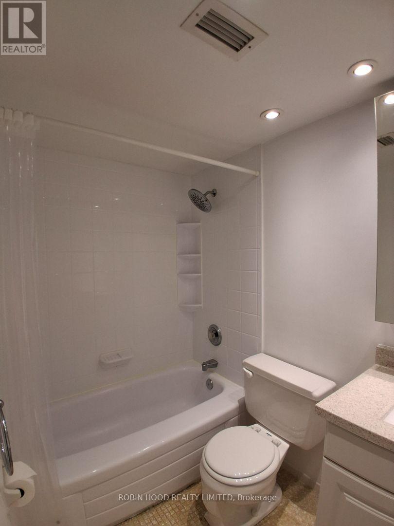 605 - 975 Warwick Court Property Photo 7