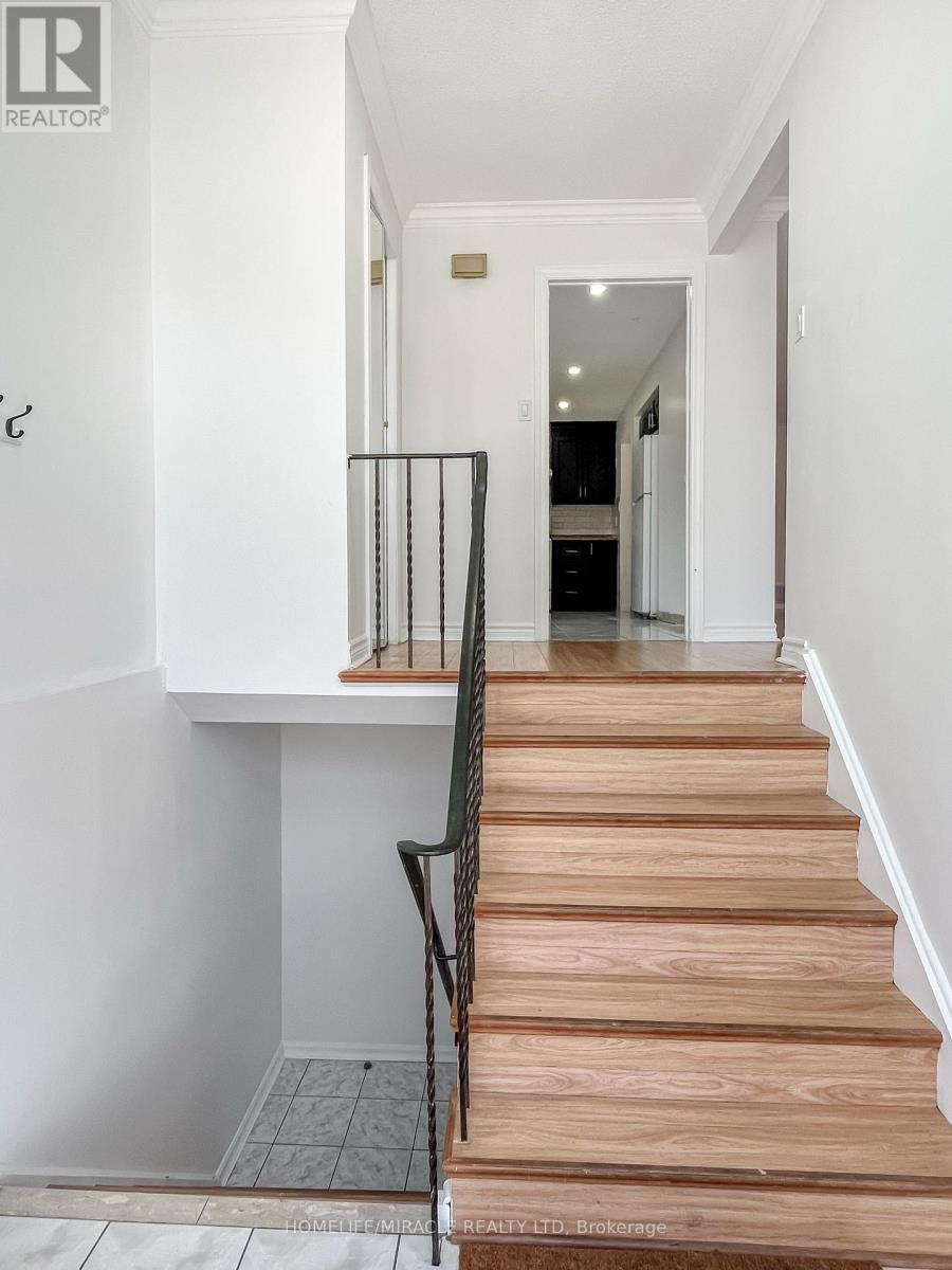 3485 Oakglade Crescent Property Photo 5