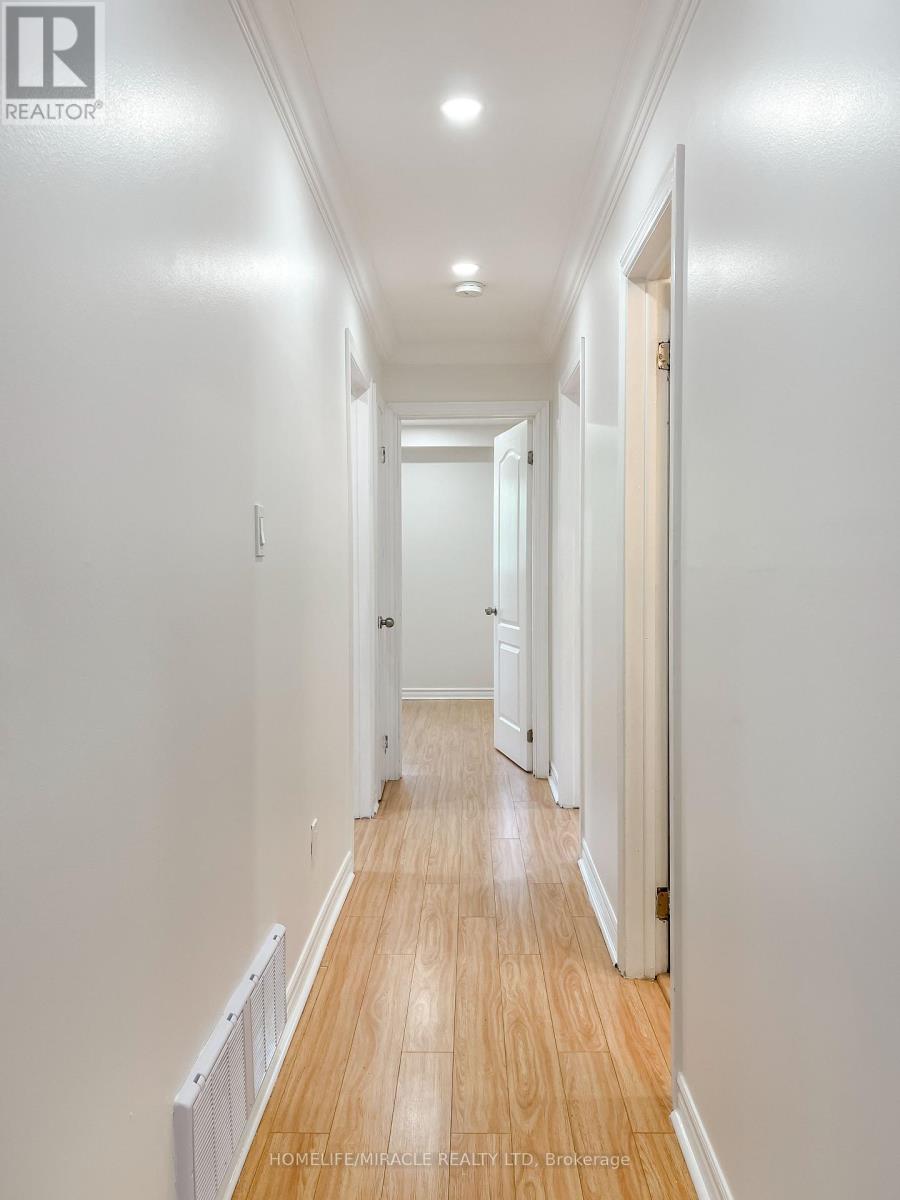 3485 Oakglade Crescent Property Photo 10
