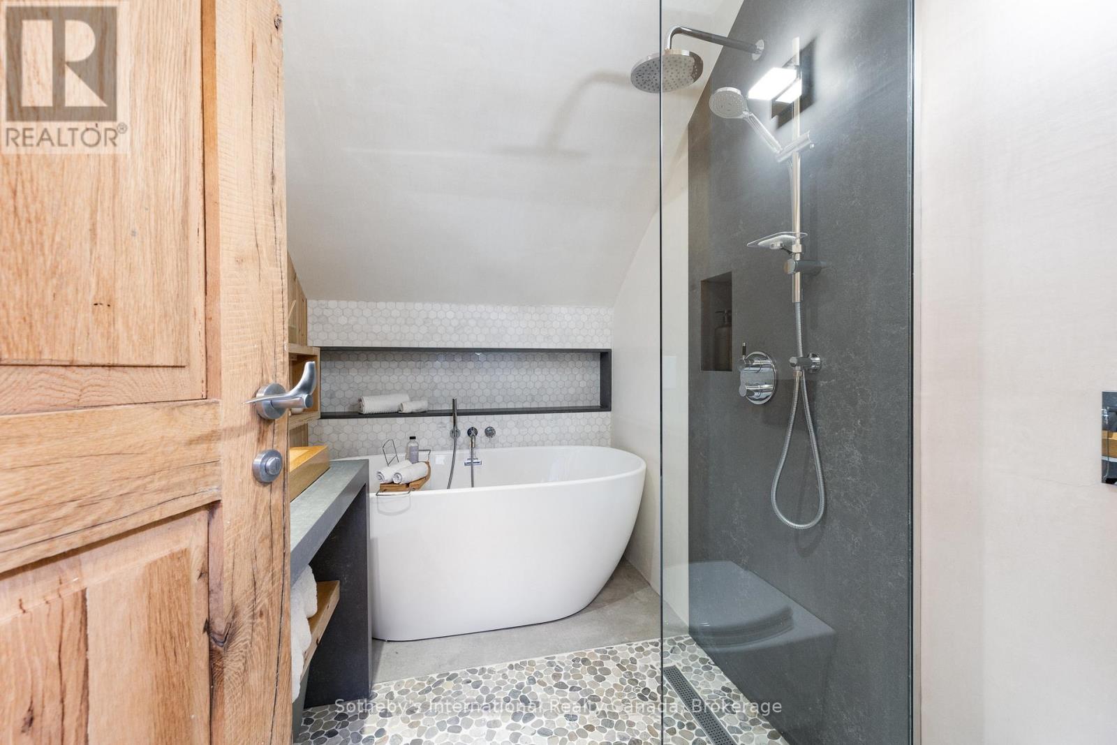 55 Chisholm Street Property Photo 32