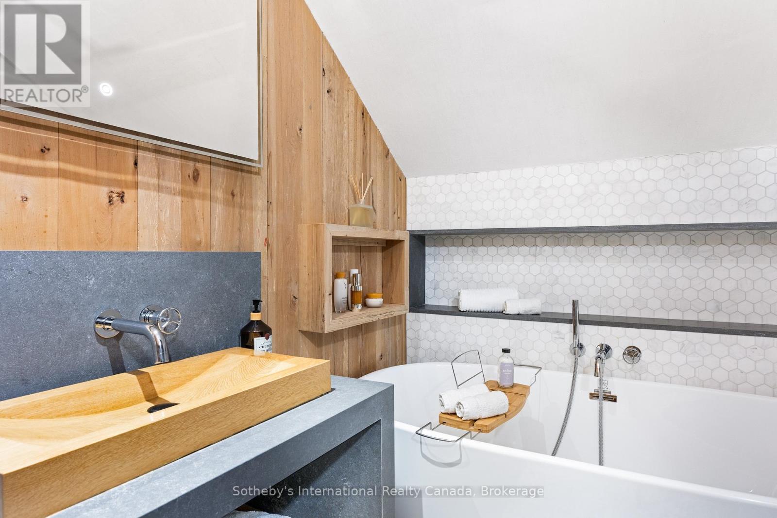 55 Chisholm Street Property Photo 33