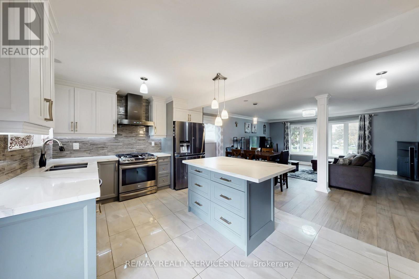 53 Geneva Crescent Property Photo 3