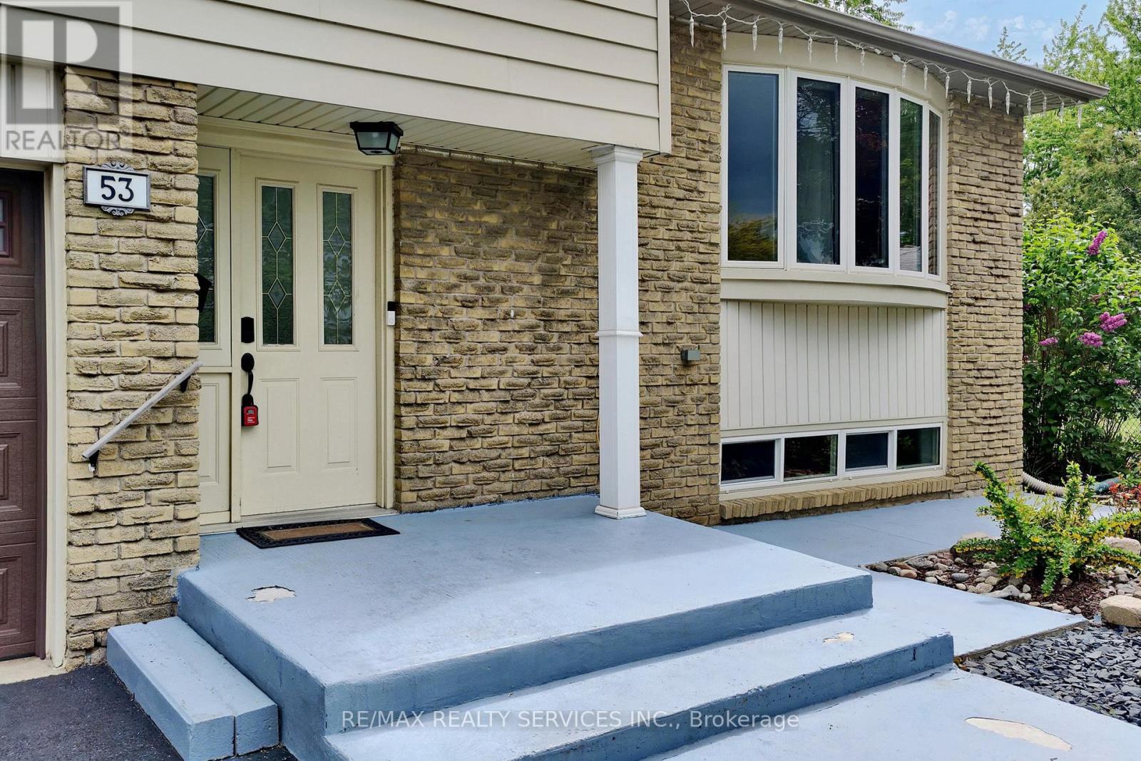 53 Geneva Crescent Property Photo 4