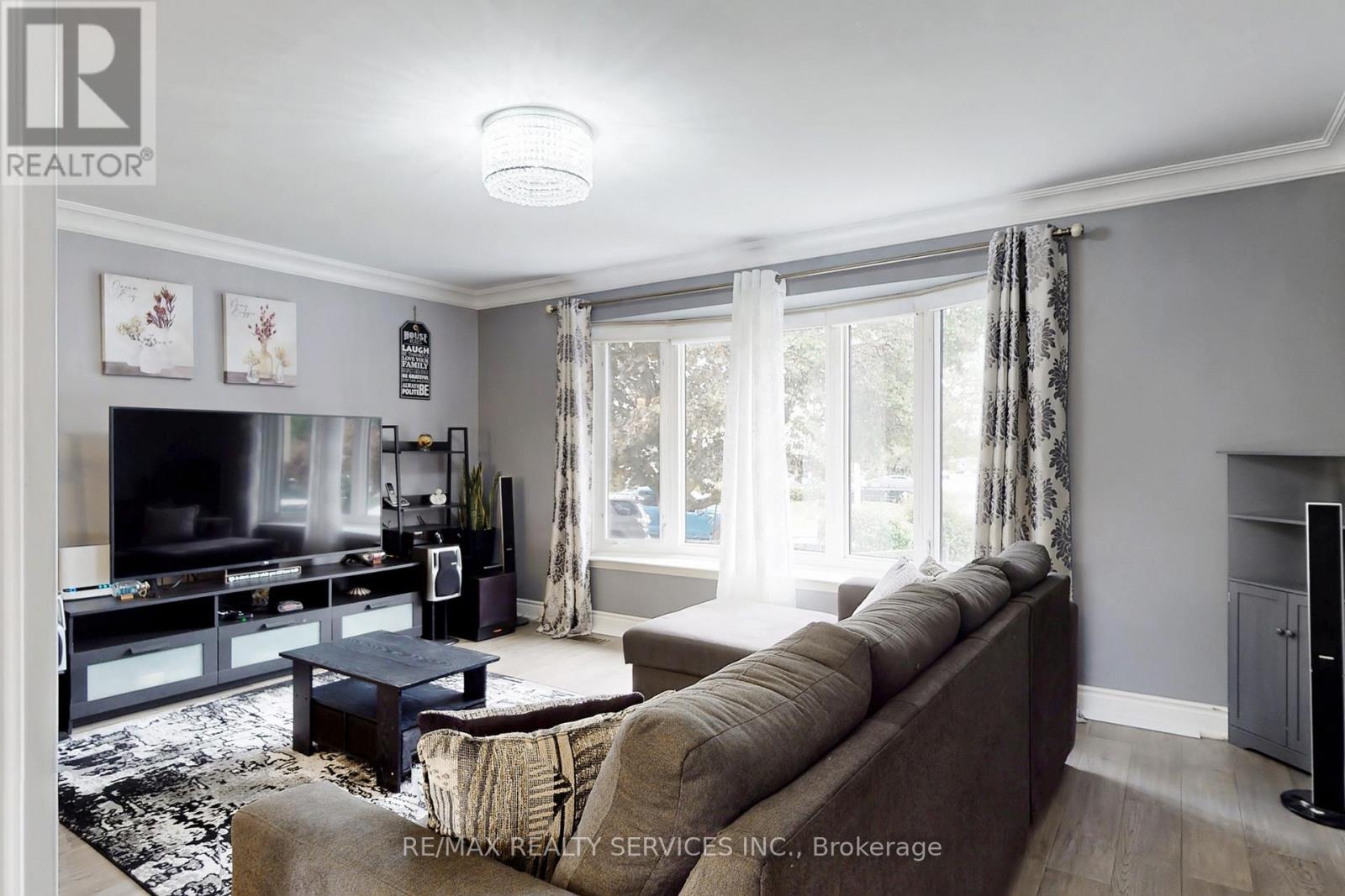 53 Geneva Crescent Property Photo 8