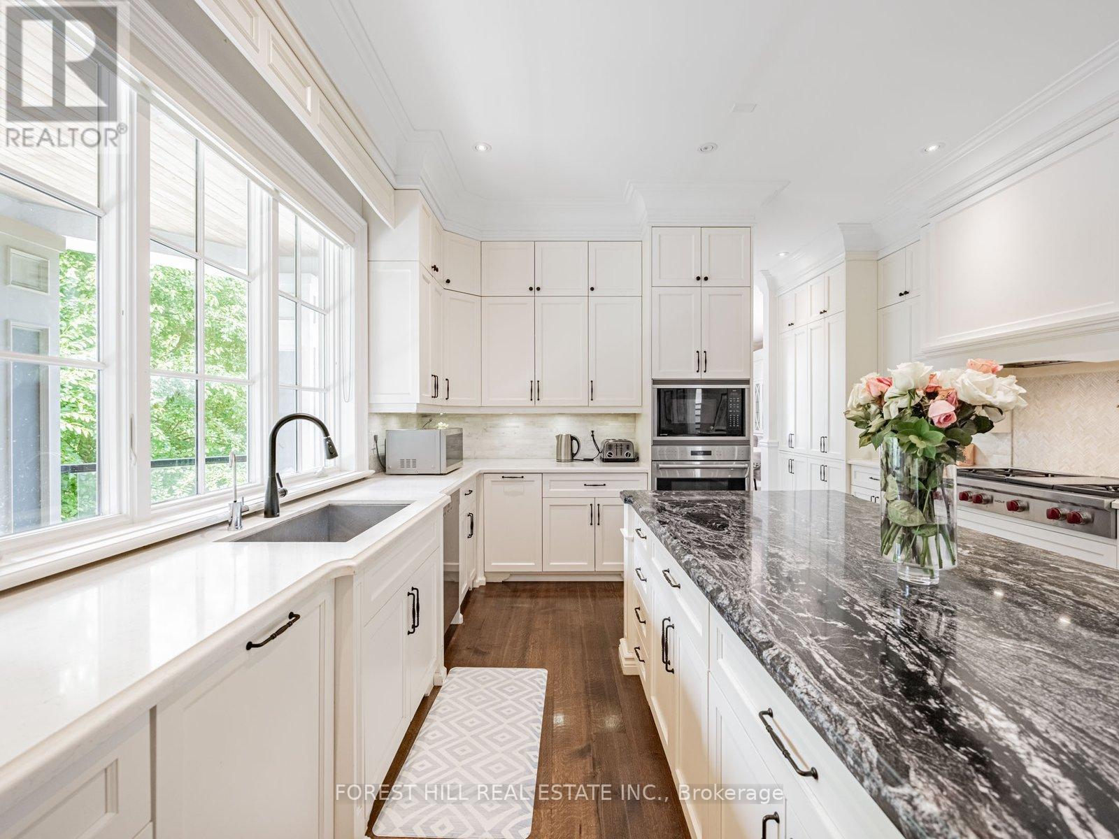 302 Pinehurst Drive W Property Photo 11