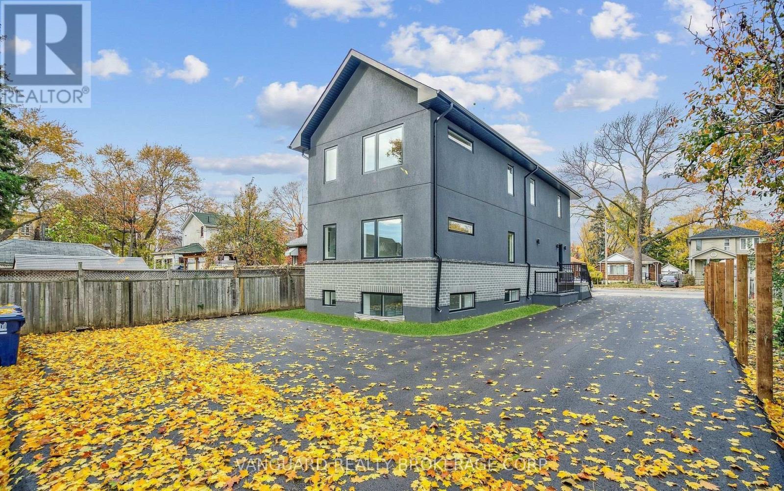 1937 Lawrence Avenue W Property Photo 3