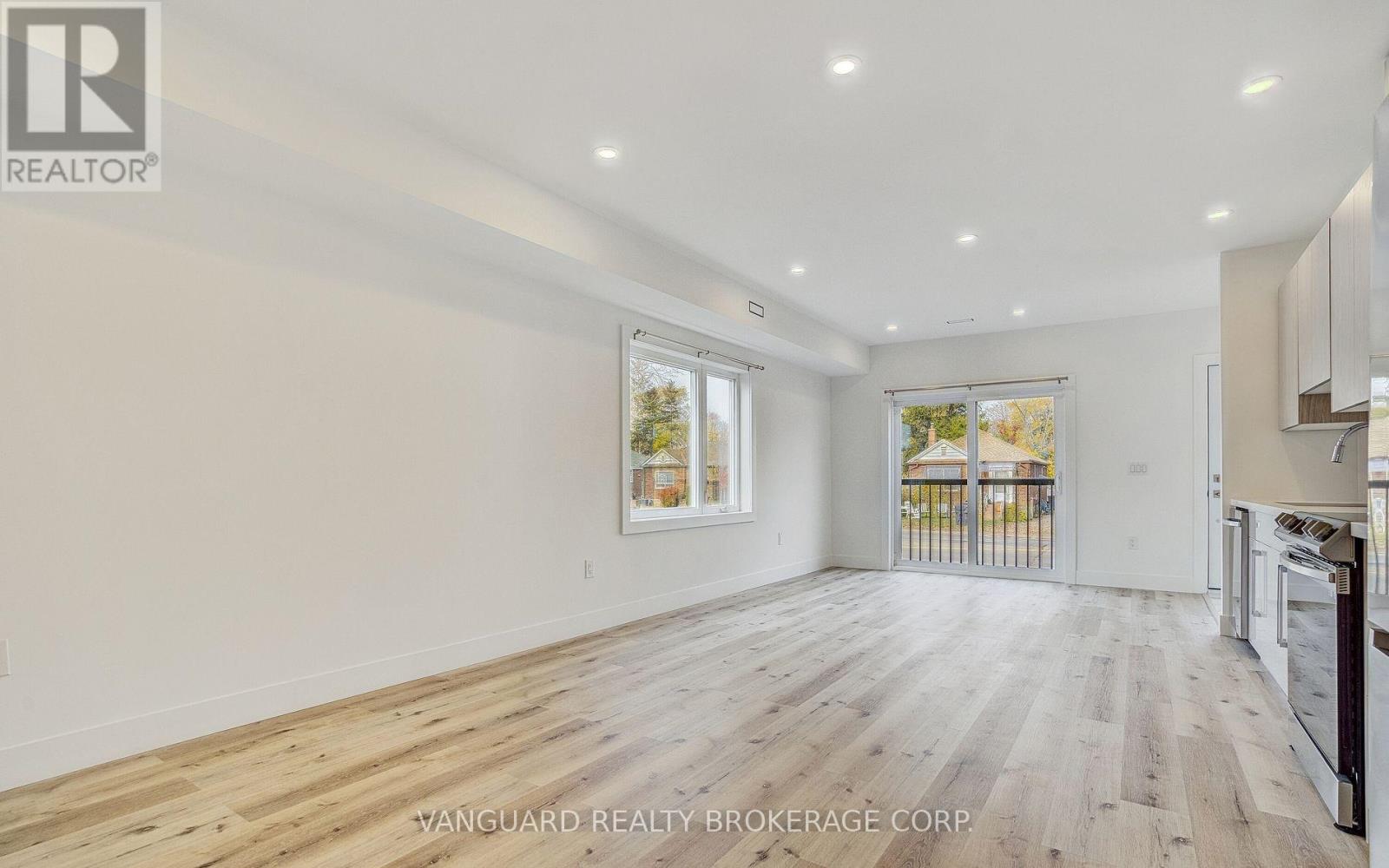 1937 Lawrence Avenue W Property Photo 6