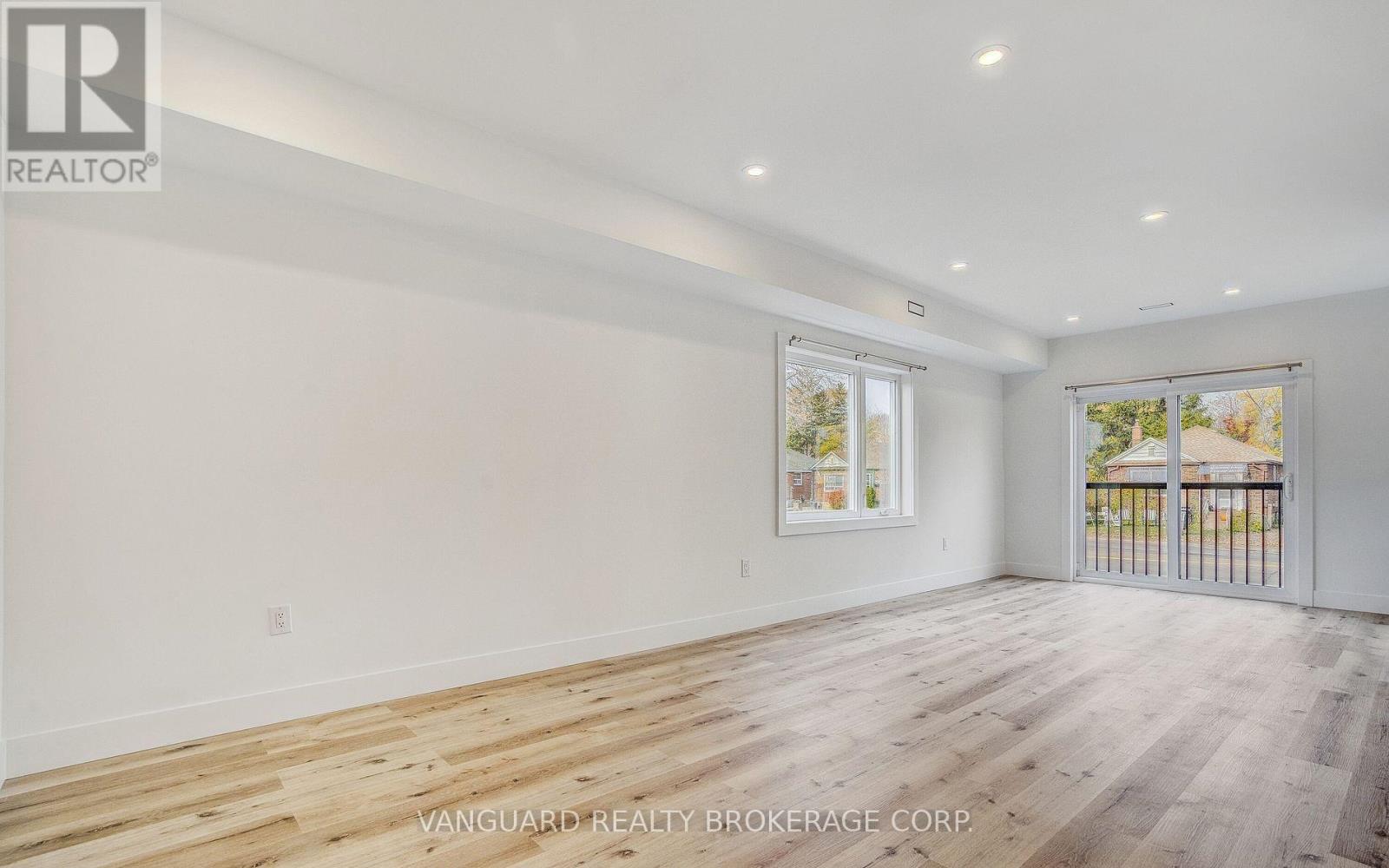 1937 Lawrence Avenue W Property Photo 8