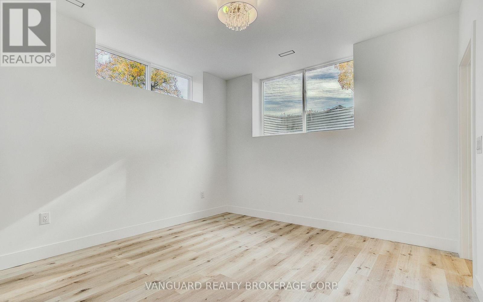 1937 Lawrence Avenue W Property Photo 13