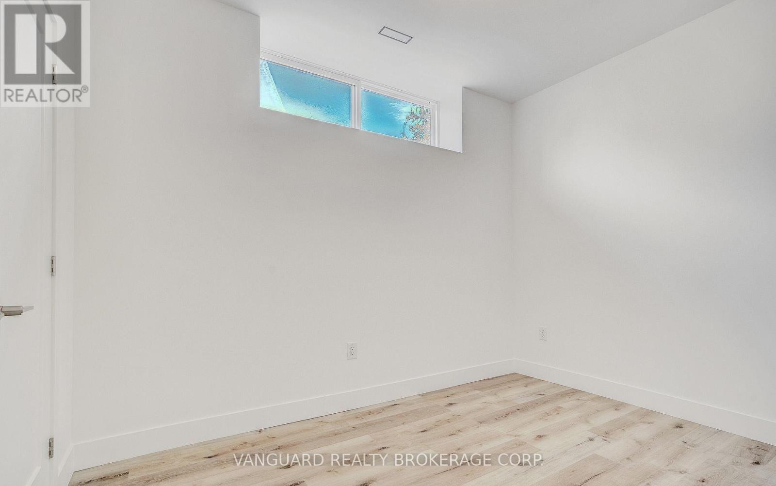 1937 Lawrence Avenue W Property Photo 14