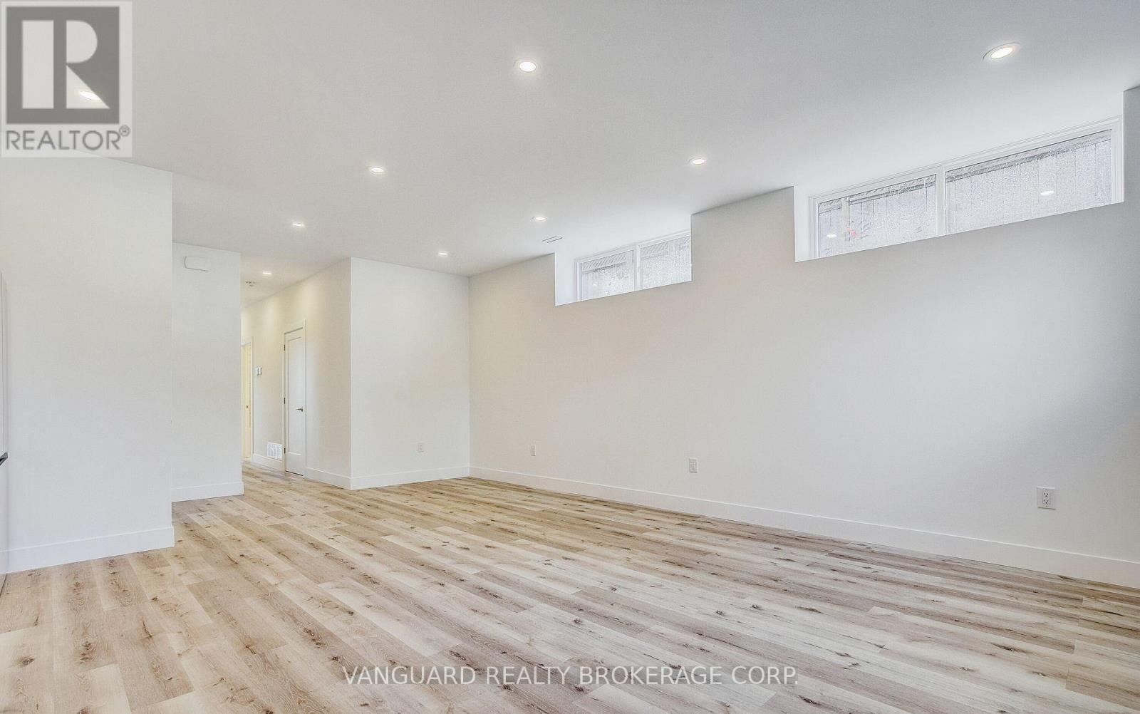 1937 Lawrence Avenue W Property Photo 15