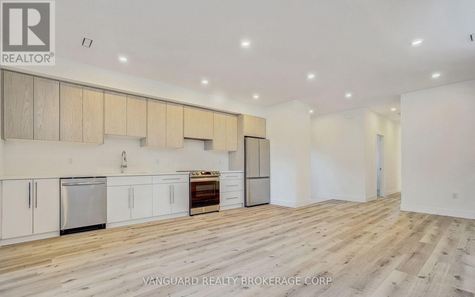 1937 Lawrence Avenue W Property Photo 16