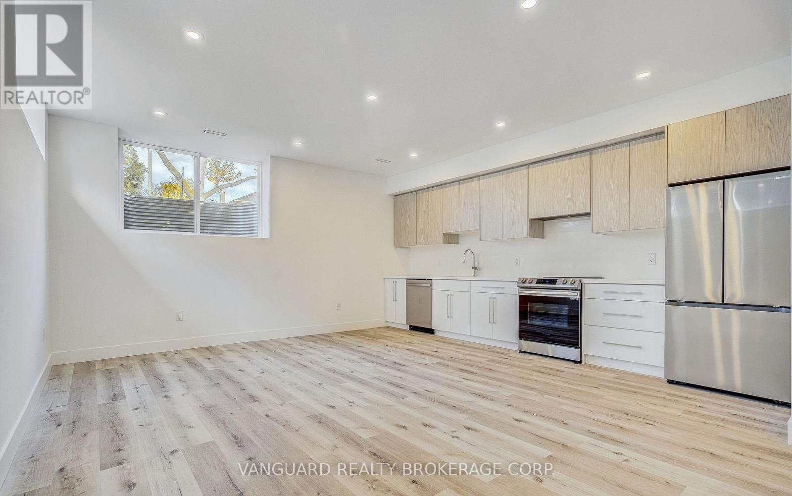 1937 Lawrence Avenue W Property Photo 22