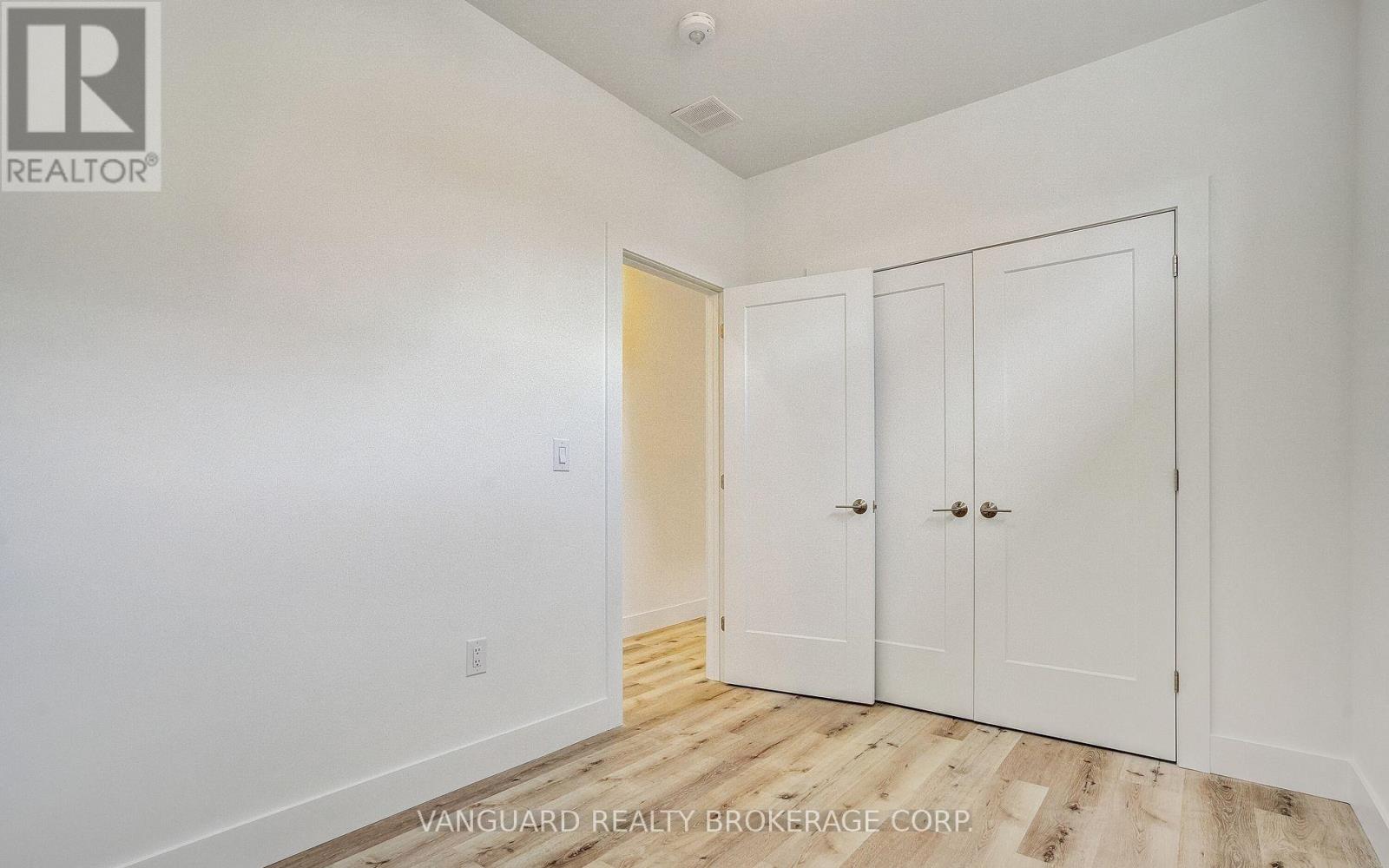 1937 Lawrence Avenue W Property Photo 25