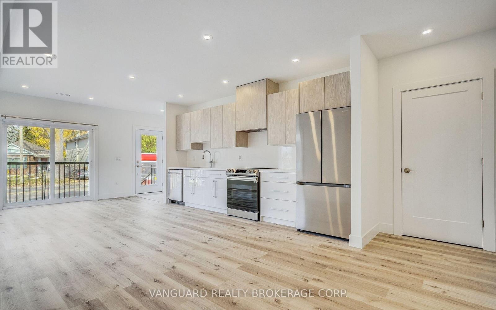 1937 Lawrence Avenue W Property Photo 31