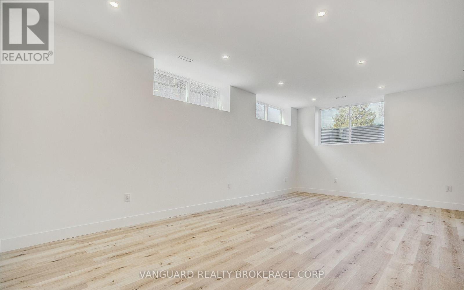 1937 Lawrence Avenue W Property Photo 32
