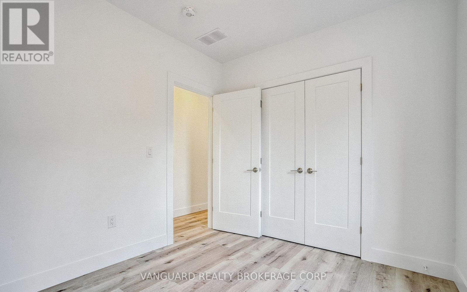 1937 Lawrence Avenue W Property Photo 37