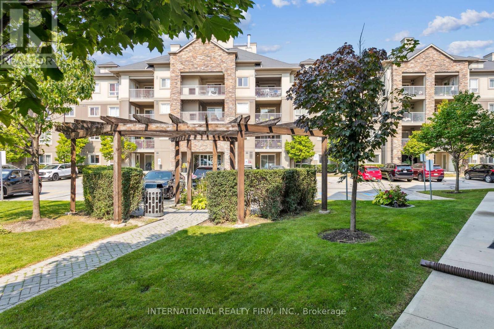 2113 - 6 DAYSPRING CIRCLE