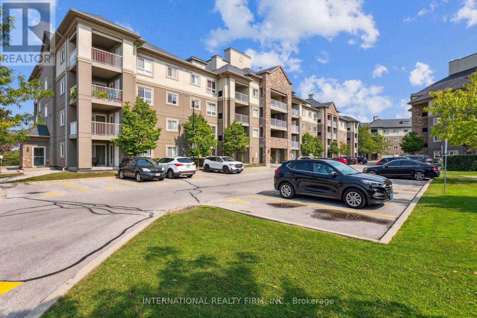 2113 - 6 Dayspring Circle Property Photo 2