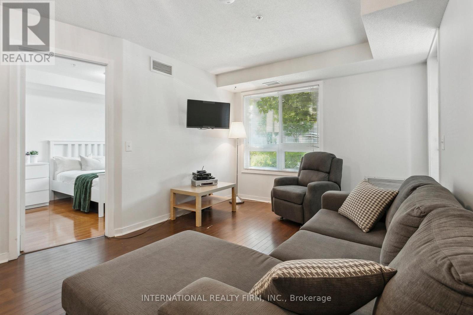 2113 - 6 Dayspring Circle Property Photo 10