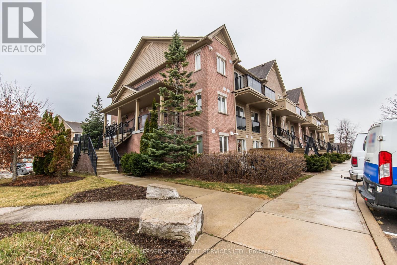 272 - 4975 SOUTHAMPTON DRIVE