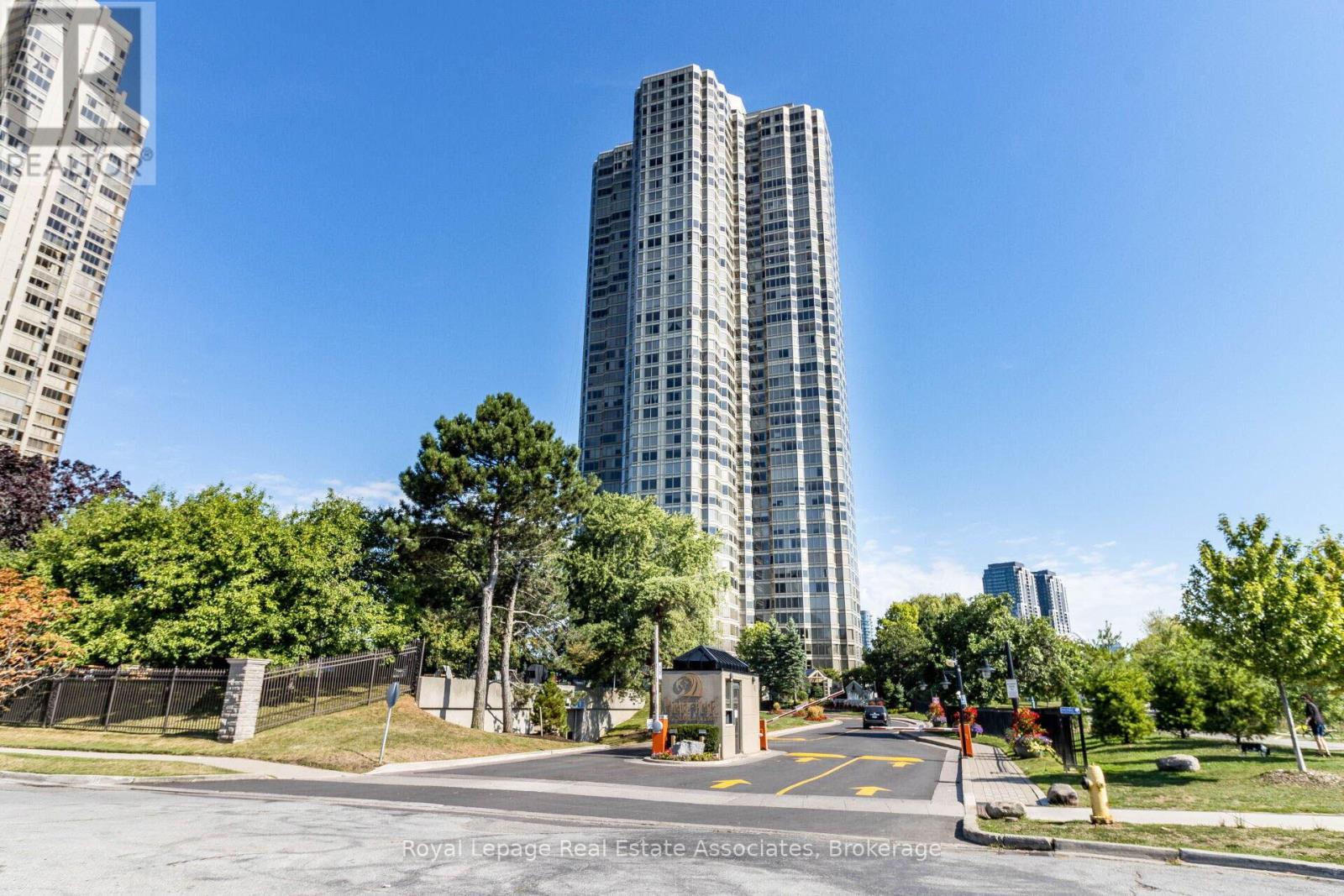 2407 - 1 PALACE PIER COURT
