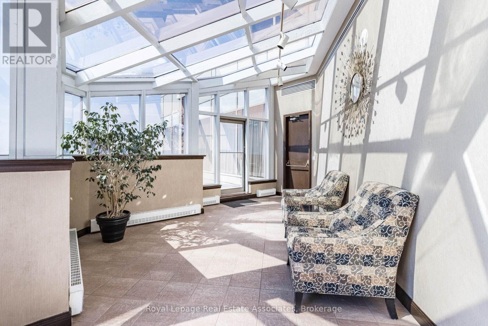 2407 - 1 Palace Pier Court Property Photo 26