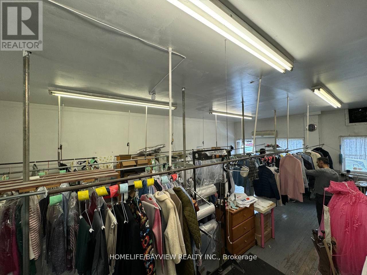 763 The Queensway Avenue Property Photo 7
