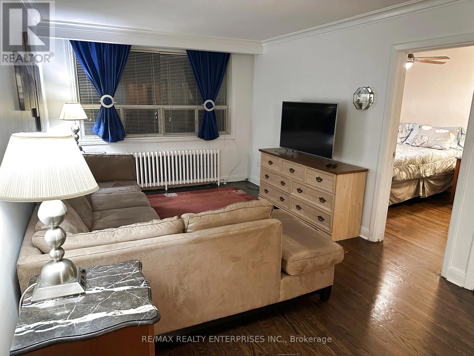 2 - 297 Lakeshore Road E Property Photo 2
