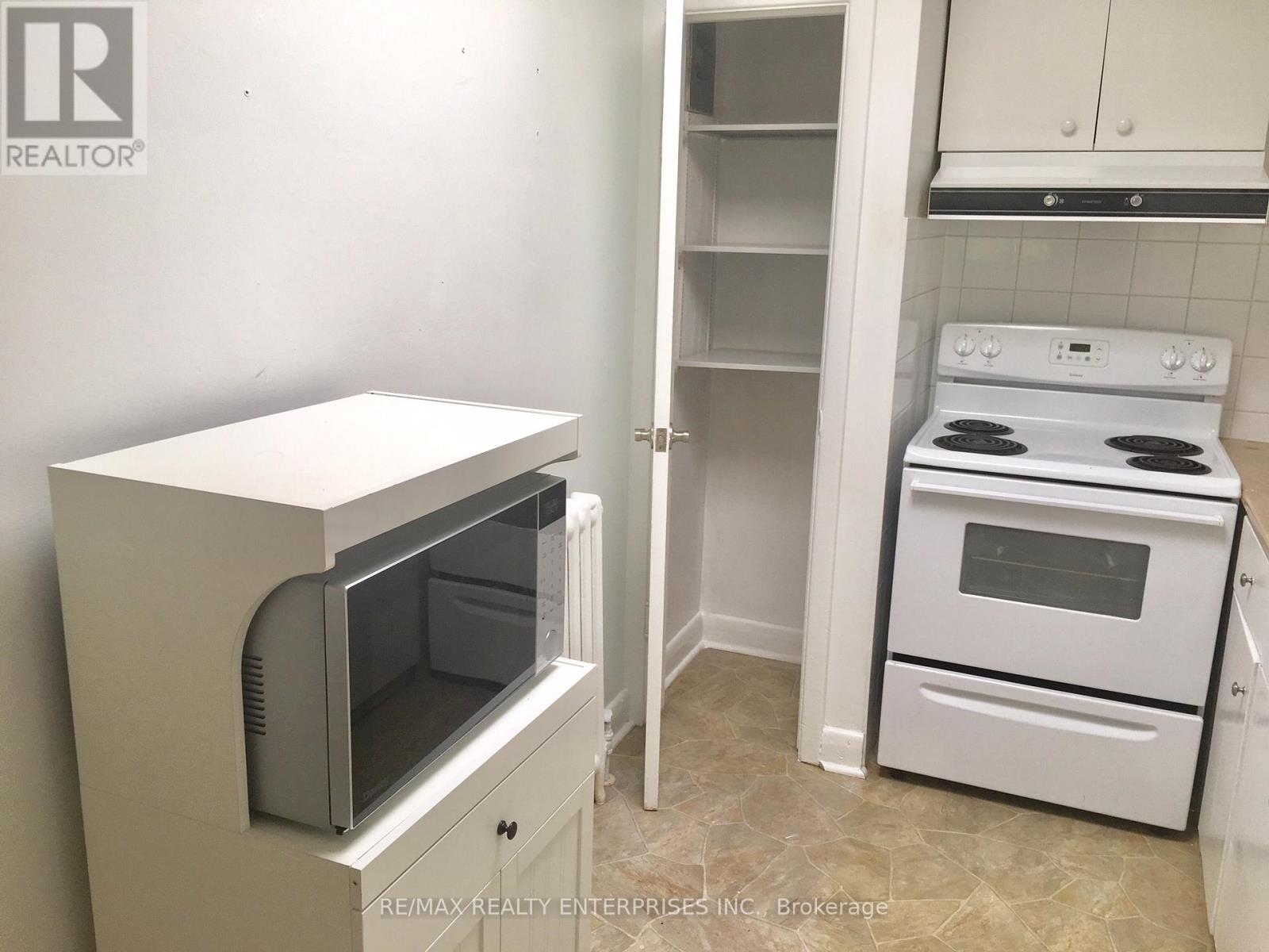 2 - 297 Lakeshore Road E Property Photo 7