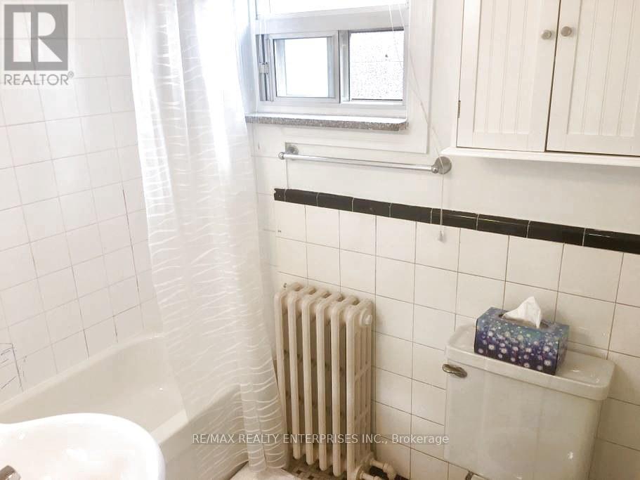 2 - 297 Lakeshore Road E Property Photo 12