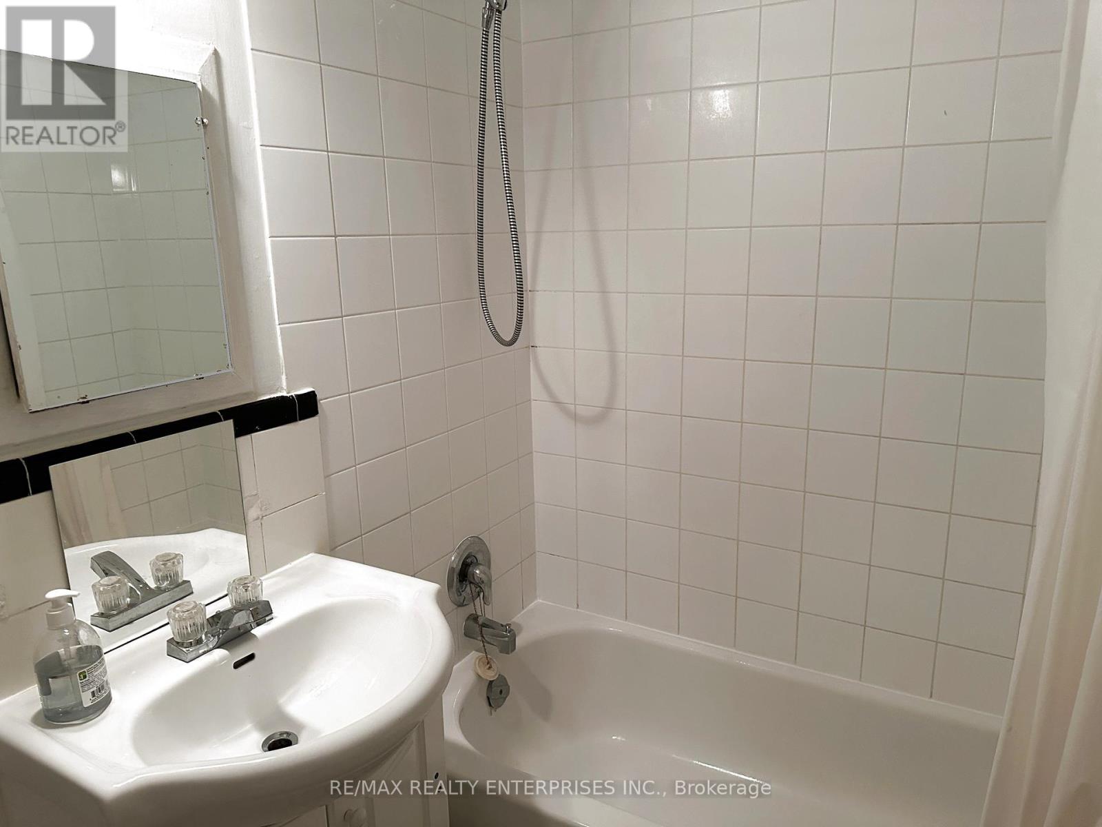 2 - 297 Lakeshore Road E Property Photo 13