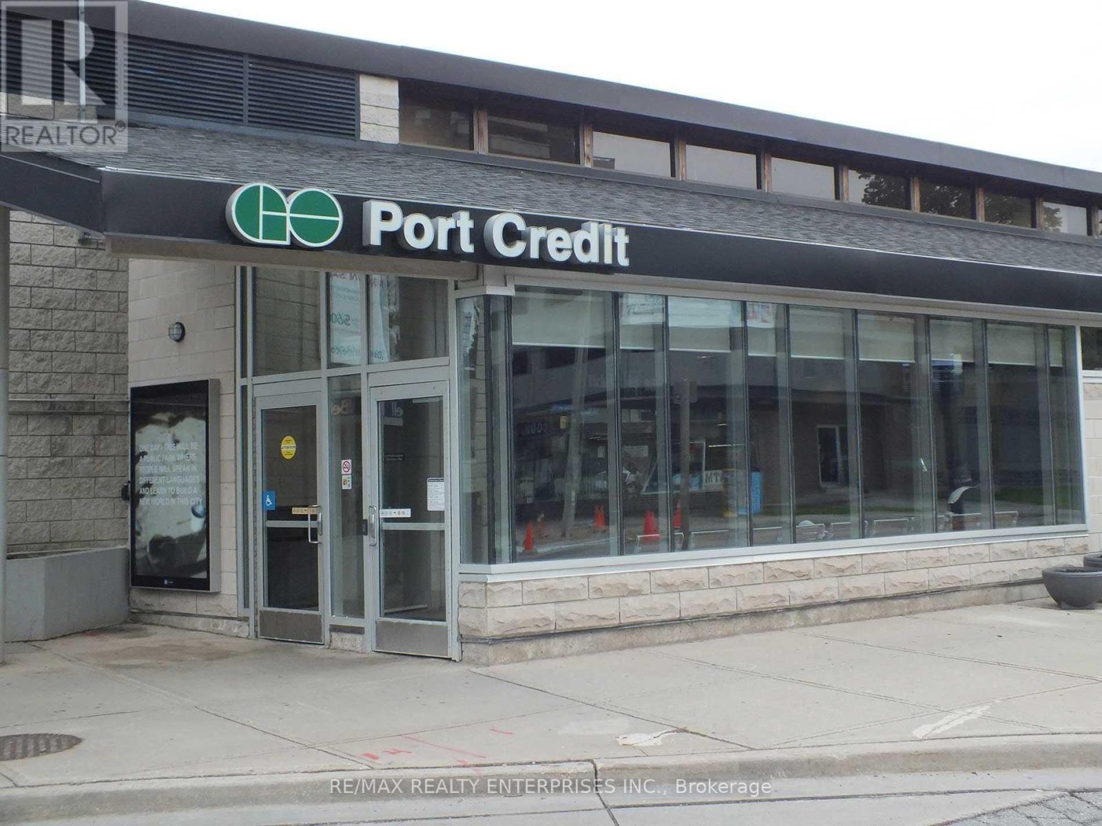 2 - 297 Lakeshore Road E Property Photo 16
