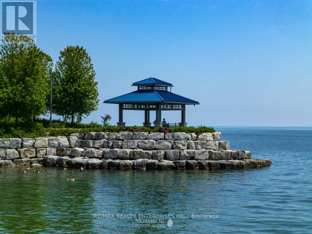 2 - 297 Lakeshore Road E Property Photo 25