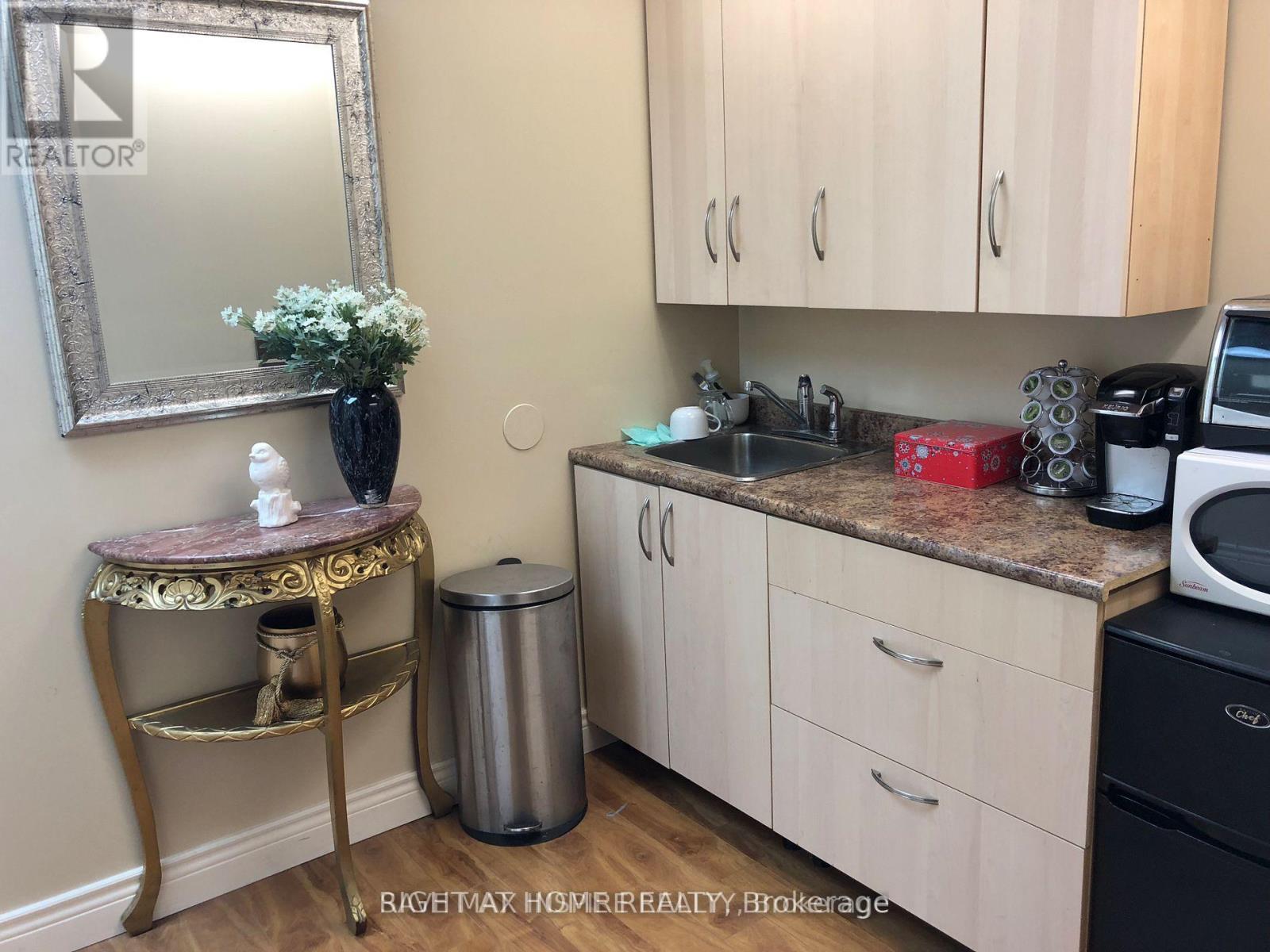 1525 Albion Road Property Photo 10
