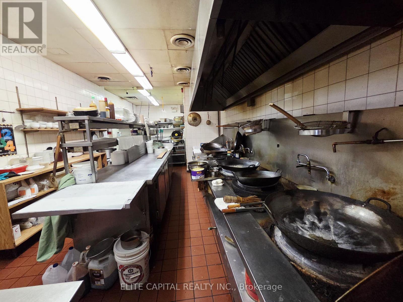 377 Burnhamthorpe Road E Property Photo 9