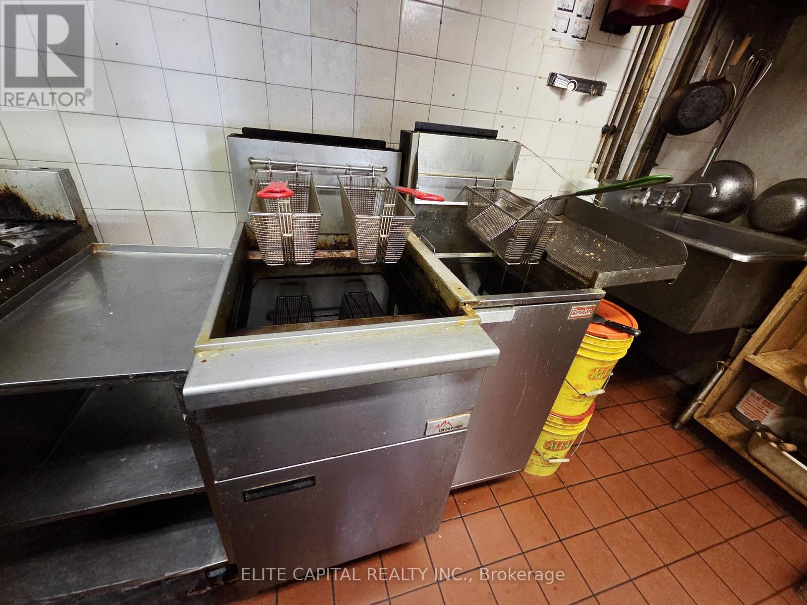 377 Burnhamthorpe Road E Property Photo 13