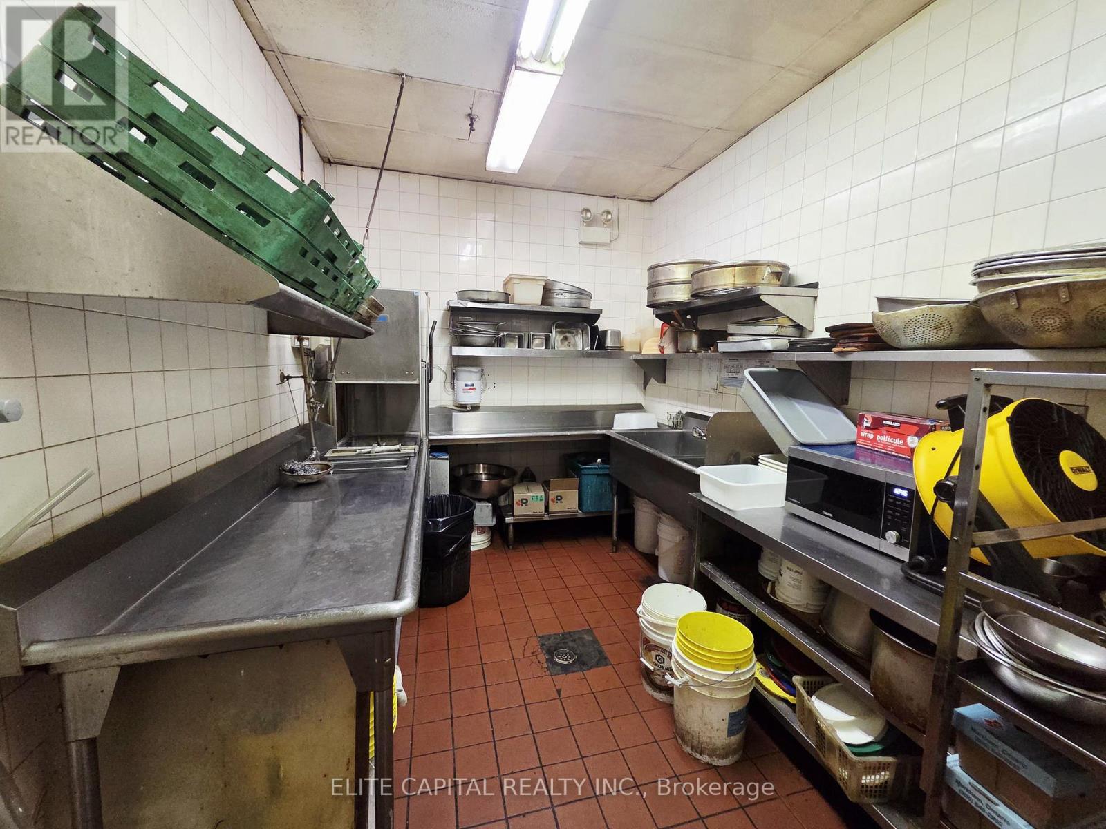 377 Burnhamthorpe Road E Property Photo 14