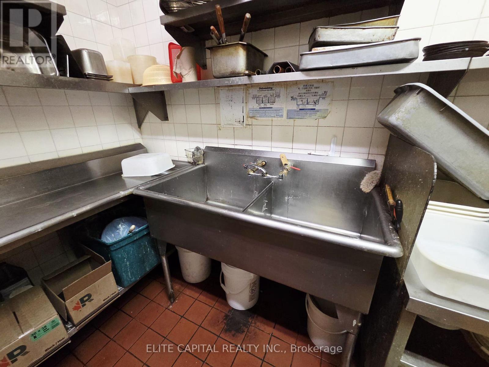 377 Burnhamthorpe Road E Property Photo 15