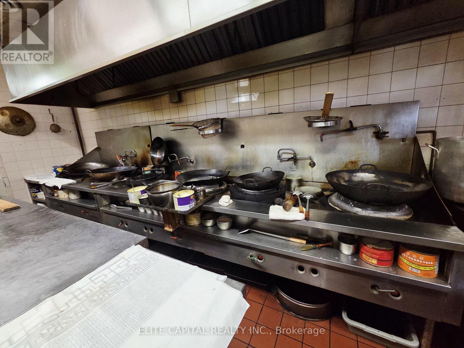 377 Burnhamthorpe Road E Property Photo 17