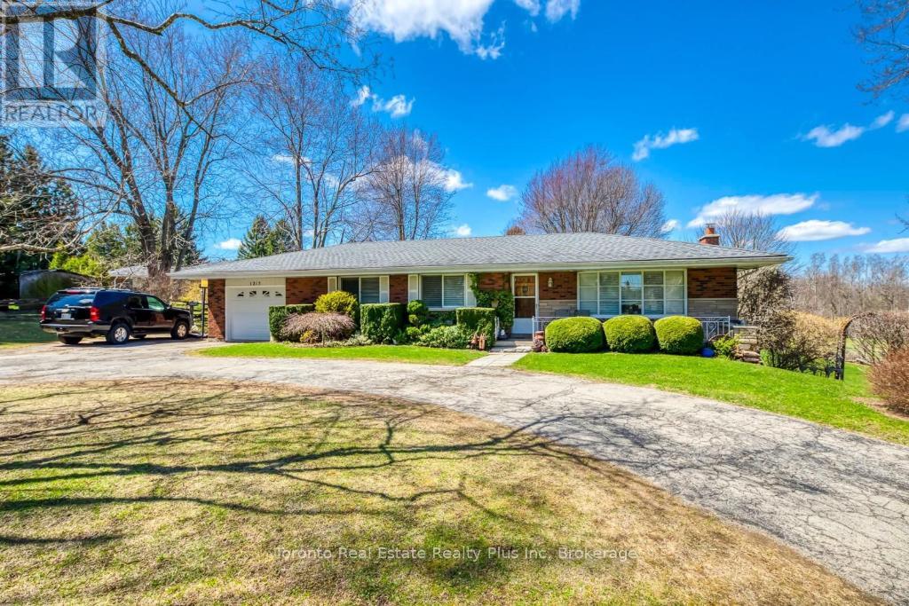 1215 Britannia Road Property Photo 8