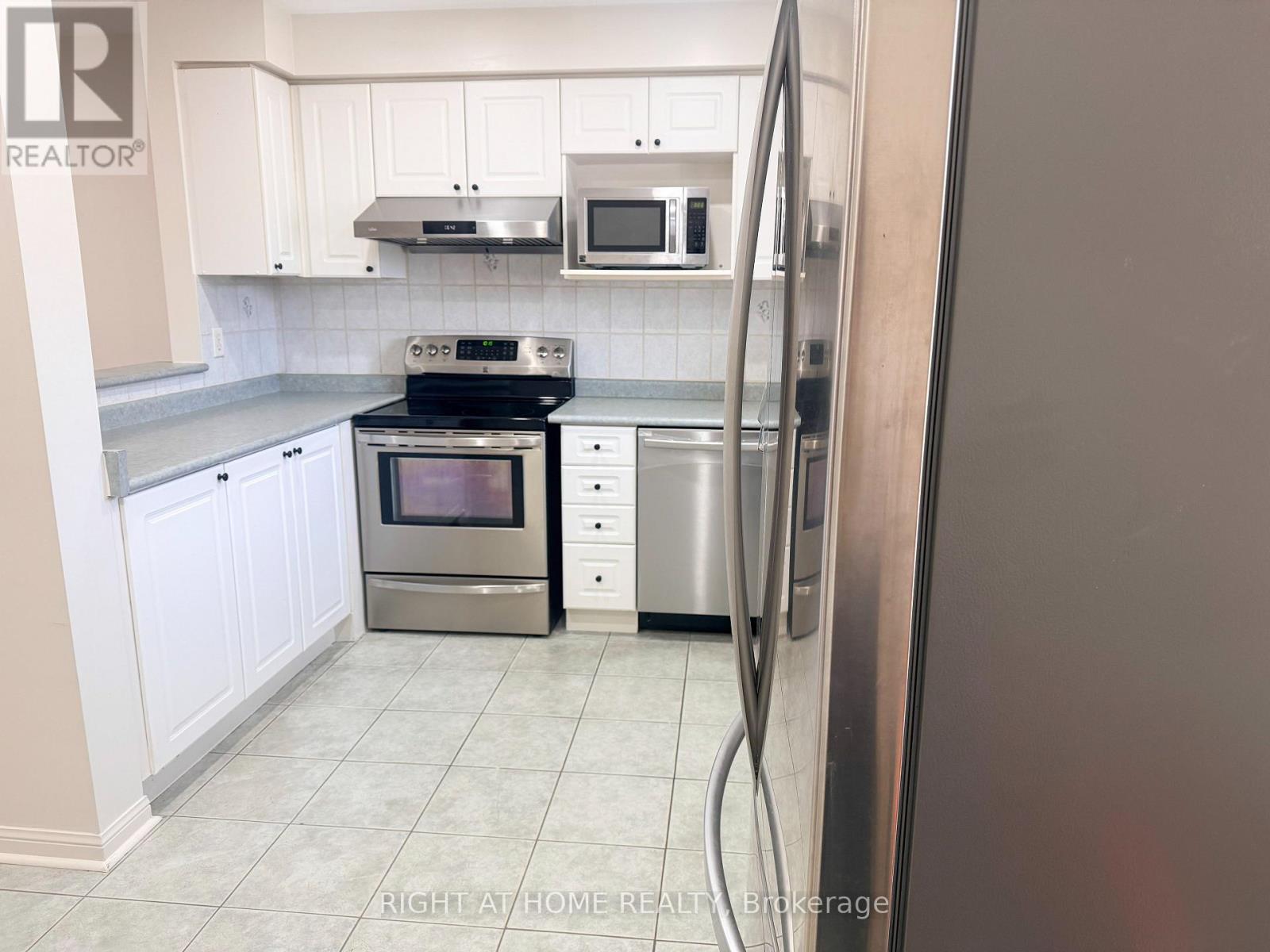 28 - 1525 South Parade Court Property Photo 6