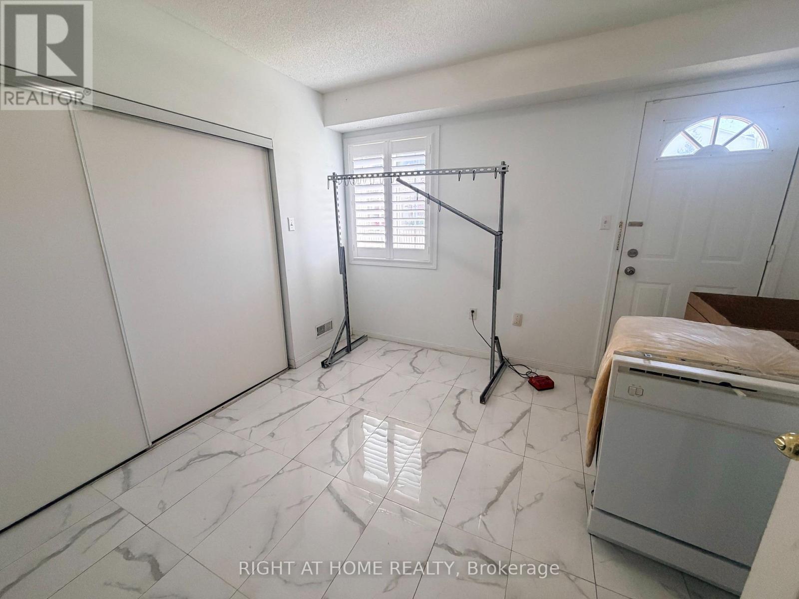 28 - 1525 South Parade Court Property Photo 22